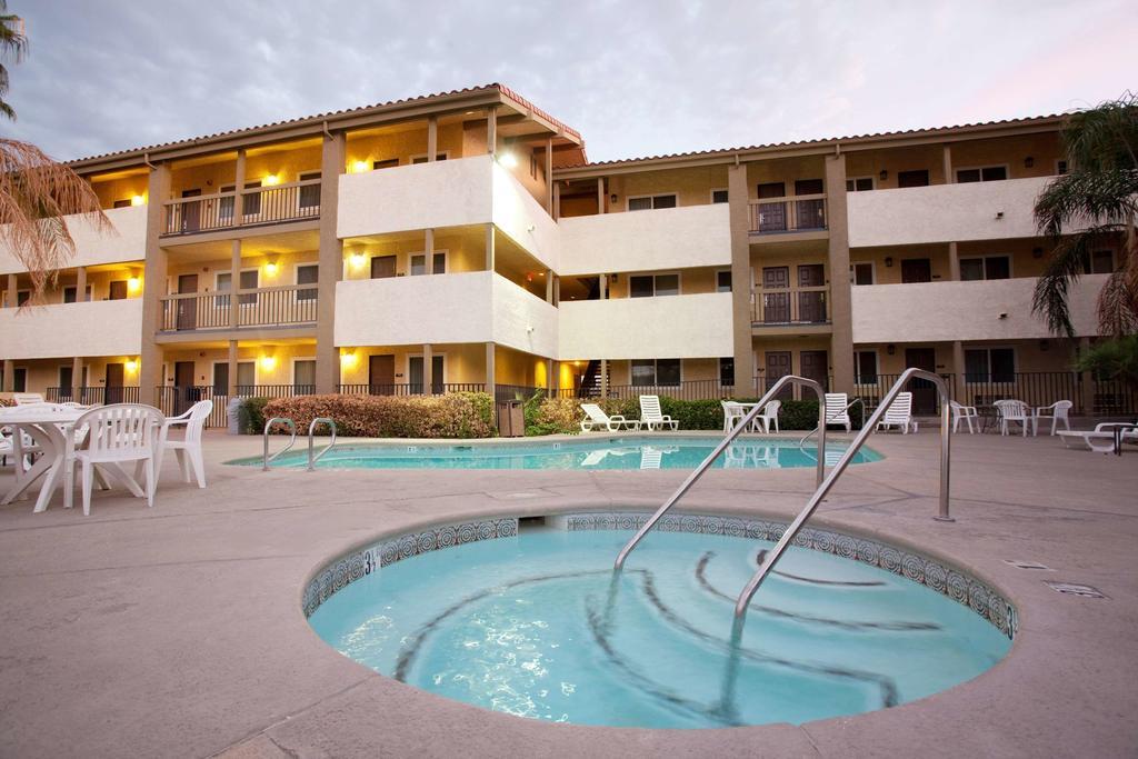 Red Lion Inn & Suites Cathedral City Palm Springs Dış mekan fotoğraf